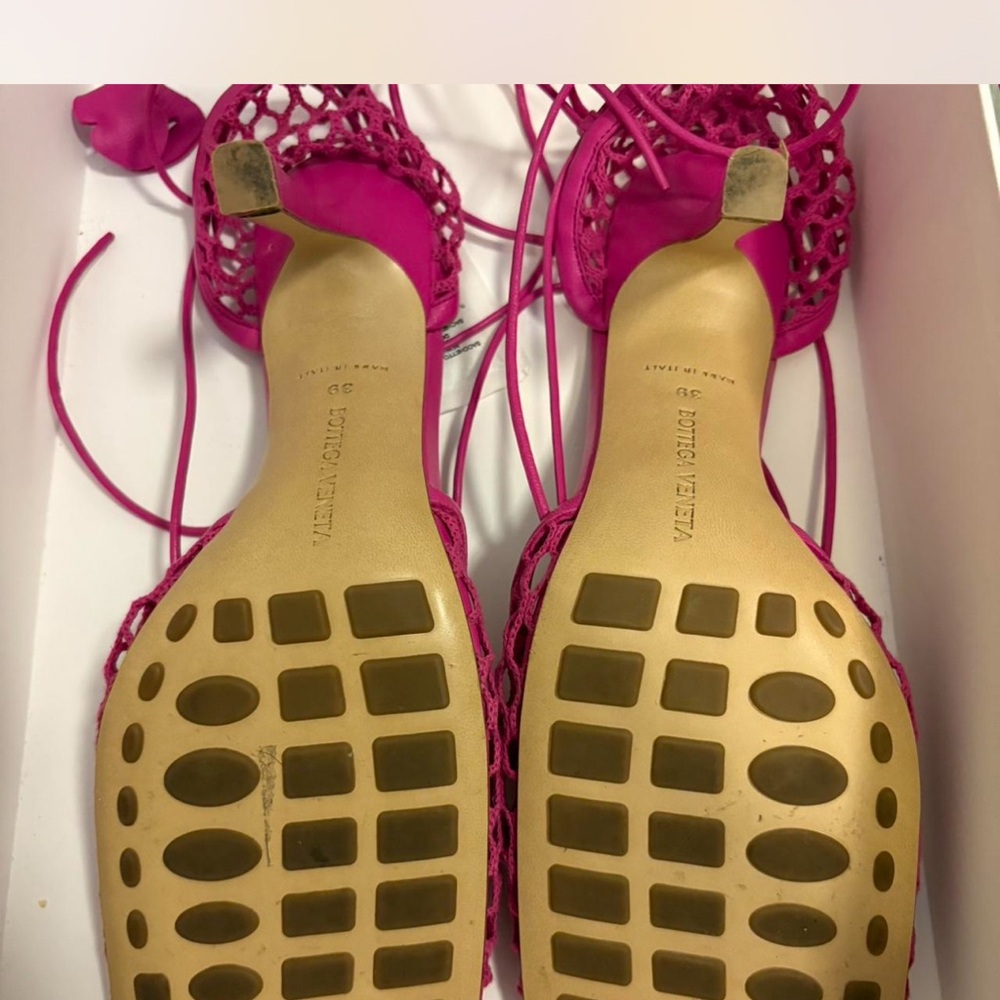 Bottega Veneta Fuchsia mesh heels - Picture 2 of 5